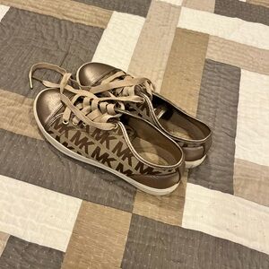 Used Micheal Kors shoes size 7